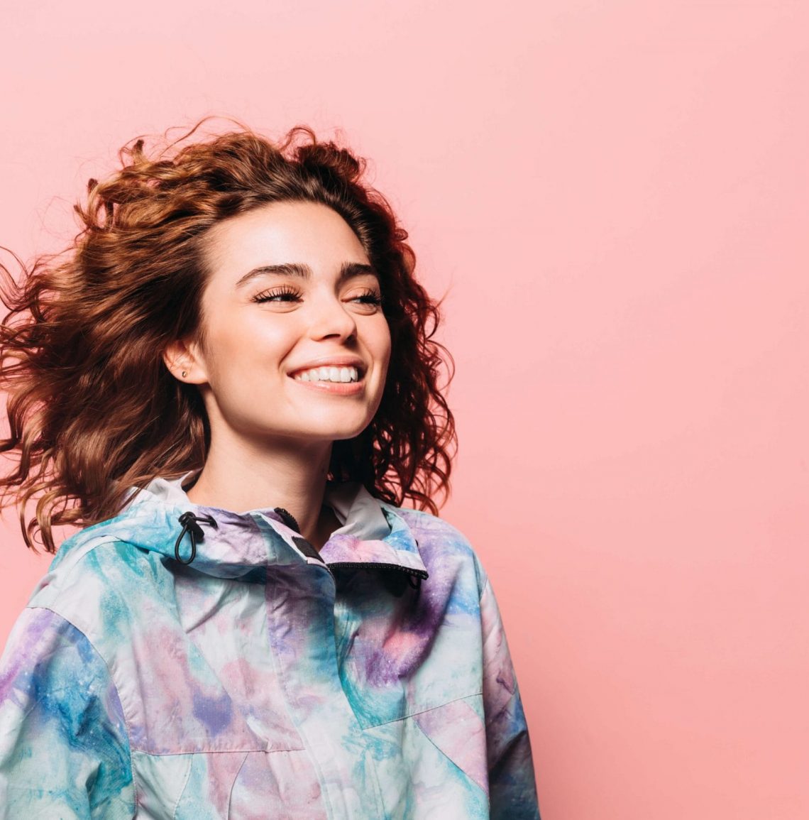 happy-redhead-girl-smiling-2023-11-27-05-06-00-utc